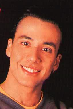 howie100.jpg (15753 bytes)